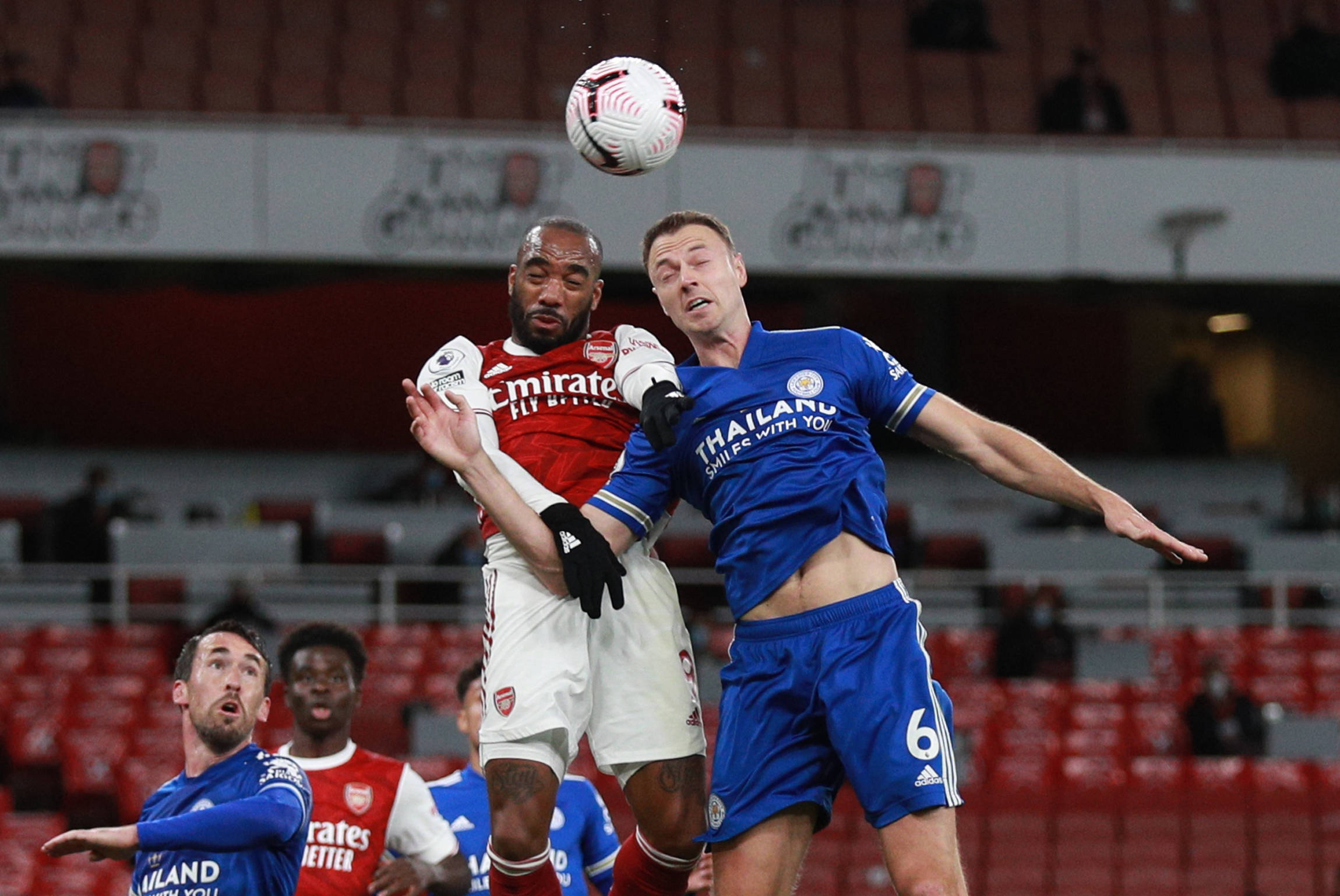 不得不借助 不得不借助